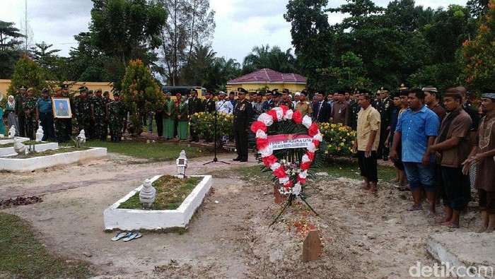 Pemakaman Sertu Bayu