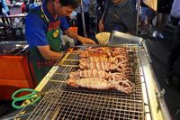 Kuliner cumi-cumi ini diolah dengan cara dipanggang (Wahyu/detikTravel)
