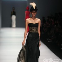 Koleksi Didi kali ini memasukan unsur budaya jawa dengan warna emas agar terkesan lebih anggun. [Foto: Mohammad Abduh/Wolipop]