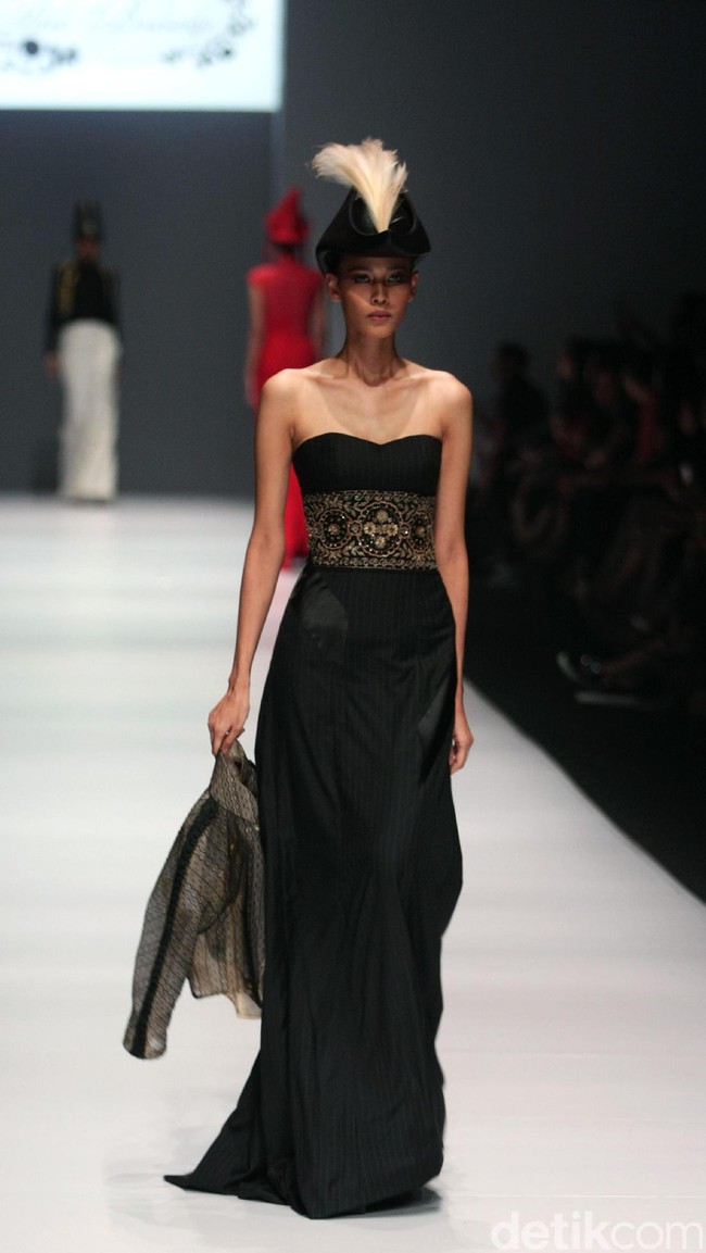 Koleksi Didi kali ini memasukan unsur budaya jawa dengan warna emas agar terkesan lebih anggun. [Foto: Mohammad Abduh/Wolipop]