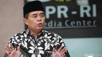 Pimpinan DPR dan fraksi malam ini menggelar rapat badan musyarawah (bamus) untuk membahas rencana pergantian Ade Komarudin (Akom) kepada Setya Novanto dari kursi Ketua DPR. Akom tak akan hadir karena masih sakit.