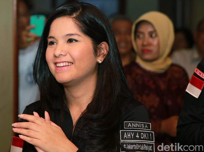 Annisa Pohan Di-Bully, Clothing Line Ayu Ting Ting Dituding Plagiat Annisa Pohan Di-Bully, Clothing Line Ayu Ting Ting Dituding Plagiat
