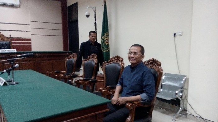 Dahlan Iskan Tak Didampingi Kuasa Hukum, Sidang Perdana Kasus PT PWU Ditunda