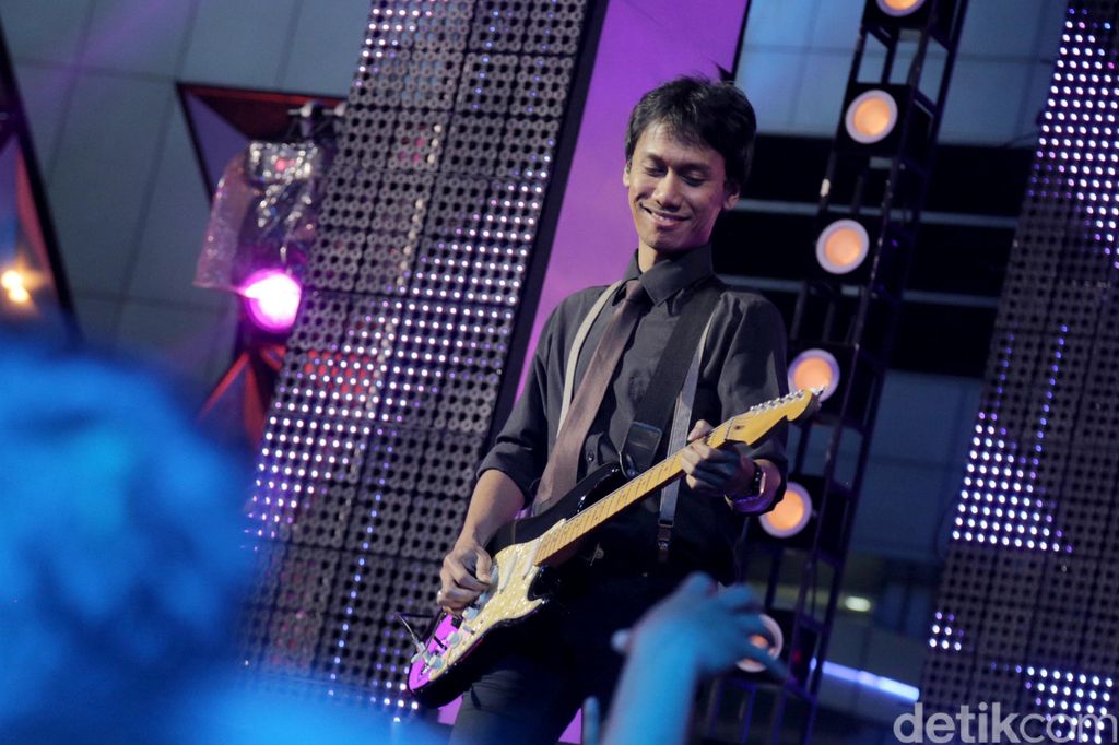 Eross Chandra, guitaris Sheila On 7.
