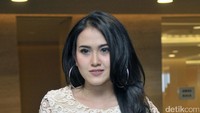 Pedangdut Meggy Diaz disebut pelawak Gogon sudah lama menikah siri dengan Tukul Arwana. Bahkan saat itu Gogon sempat menyebut bahwa Meggy sudah menjadi istri siri Tukul sebelum Susi meninggal dunia. Foto: Noel/detikHOT