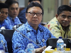 Mendagri Minta Polisi Usut Foto Bendera RI Bertuliskan Arab