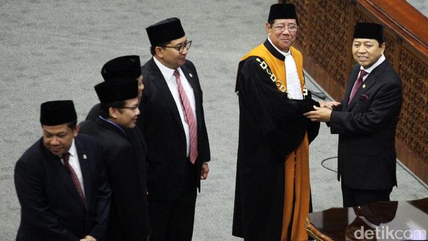 Novanto Dilantik Lagi Jadi Ketua DPR