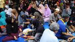 Agus Yudhoyono Susuri Ciliwung dan Makan Nasi Kebuli Bareng Warga