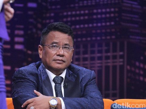 Heboh Video Hotman Paris Nyawer, Tere Liye Cabut dari Industri Buku