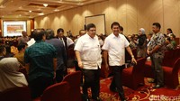 Menpan RB Asman Abnur meninggalkan Hotel RedTop.