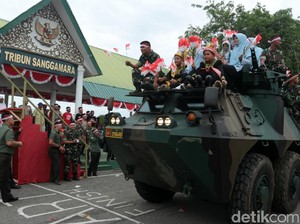 Usai Apel Nusantara Bersatu, Siswa-siswi di Aceh Jalan-jalan Naik Panser