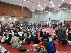Tiba di Bandung, Massa GNPF-MUI Ciamis Istirahat di Kantor Perhutani Jabar-Banten