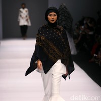 Koleksi Hannie Hananto mengangkat tema Wajik dan Garis di Jakarta Fashion Week 2017. Senayan City. Jakarta. [Foto: Mohammad Abduh/Wolipop]