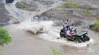 Kamu bakal diajak ke medan-medan yang menantang di lereng Guunung Merapi. Seru! (hannyherze/dtraveler)
