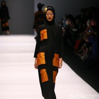 Koleksi Hannie Hananto mengangkat tema Wajik dan Garis di Jakarta Fashion Week 2017. Senayan City. Jakarta. [Foto: Mohammad Abduh/Wolipop]