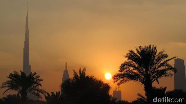 Sunset dengan latar Burj Khalifa (Afif/detikTravel)