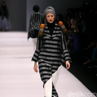 Koleksi Hannie Hananto mengangkat tema Wajik dan Garis di Jakarta Fashion Week 2017. Senayan City. Jakarta. [Foto: Mohammad Abduh/Wolipop]
