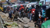 Nampak beberapa pedestrian masih dalam tahap pembangunan.