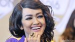 Julia Perez dan Cincin Emas di Jemarinya