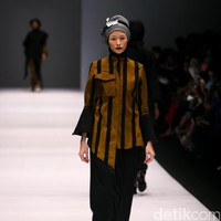 Koleksi Hannie Hananto mengangkat tema Wajik dan Garis di Jakarta Fashion Week 2017. Senayan City. Jakarta. [Foto: Mohammad Abduh/Wolipop]
