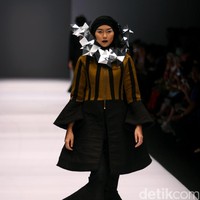Koleksi Hannie Hananto mengangkat tema Wajik dan Garis di Jakarta Fashion Week 2017. Senayan City. Jakarta. [Foto: Mohammad Abduh/Wolipop]