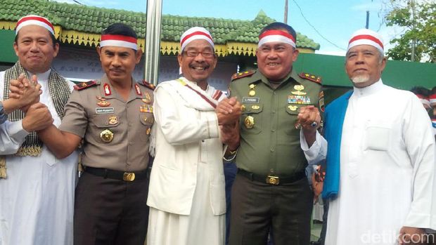 Peserta Apel Nusantara Bersatu di Medan Kompak Pakai Ikat Kepala Merah Putih