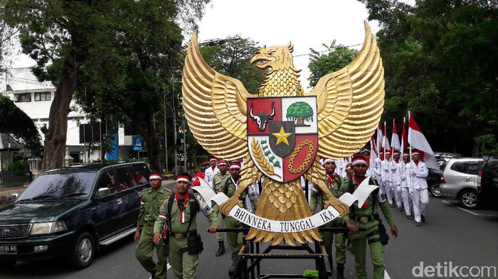 Ribuan Warga Solo Kirab Nusantara Bersatu