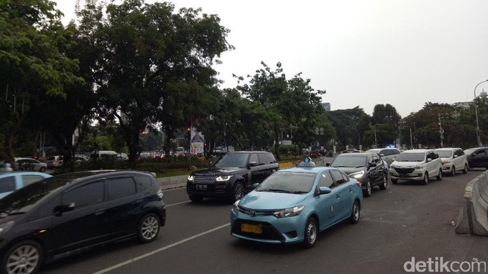 Massa Buruh Membubarkan Diri, Jalan Medan Merdeka Barat Sudah Bisa Dilintasi