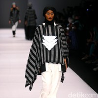 Koleksi Hannie Hananto mengangkat tema Wajik dan Garis di Jakarta Fashion Week 2017. Senayan City. Jakarta. [Foto: Mohammad Abduh/Wolipop]