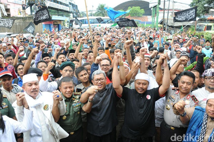 Dari Bandung, Massa Longmarch Ciamis Pertimbangkan Naik Bus ke Jakarta