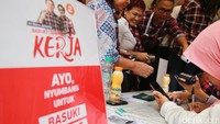 Pendukung Ahok mentransfer uang untuk dana kampanye Ahok. Minimal sumbangan Rp 10.000 dan maksimal Rp 75 juta.