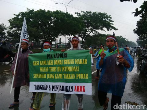 Tiba di Bandung, Massa GNPF-MUI Ciamis Istirahat di Kantor Perhutani Jabar-Banten