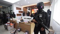Namun niat memproduksi sabu ini batal. Kelompok teroris Majalengka yang terdiri dari Rio Priatna Wibawa (RPW), Eep Saiful Bahri, Bahrain Agam dan Hendra mengubah tujuan di tengah jalan.
