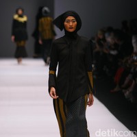 Koleksi Hannie Hananto mengangkat tema Wajik dan Garis di Jakarta Fashion Week 2017. Senayan City. Jakarta. [Foto: Mohammad Abduh/Wolipop]