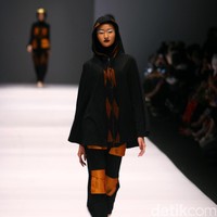 Koleksi Hannie Hananto mengangkat tema Wajik dan Garis di Jakarta Fashion Week 2017. Senayan City. Jakarta. [Foto: Mohammad Abduh/Wolipop]