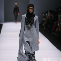 Koleksi Hannie Hananto mengangkat tema Wajik dan Garis di Jakarta Fashion Week 2017. Senayan City. Jakarta. [Foto: Mohammad Abduh/Wolipop]