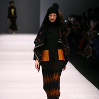 Koleksi Hannie Hananto mengangkat tema Wajik dan Garis di Jakarta Fashion Week 2017. Senayan City. Jakarta. [Foto: Mohammad Abduh/Wolipop]