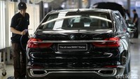 BMW 730Li selesai dirakit.