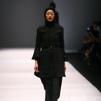 Koleksi Hannie Hananto mengangkat tema Wajik dan Garis di Jakarta Fashion Week 2017. Senayan City. Jakarta. [Foto: Mohammad Abduh/Wolipop]