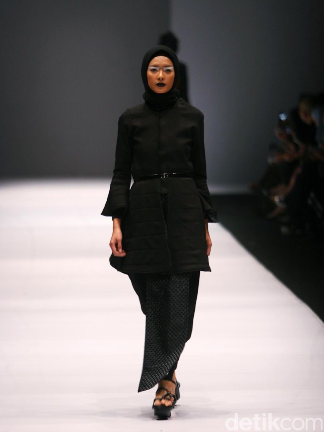 Koleksi Hannie Hananto mengangkat tema Wajik dan Garis di Jakarta Fashion Week 2017. Senayan City. Jakarta. [Foto: Mohammad Abduh/Wolipop]