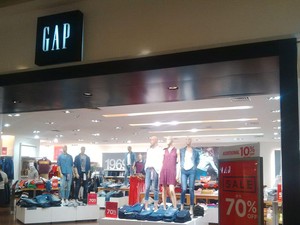 4 Brand Busana dan Sepatu yang Diskon Hingga 70% di Grand Indonesia