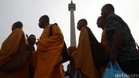 Tokoh-tokoh lintas agama juga merapatkan barisan.