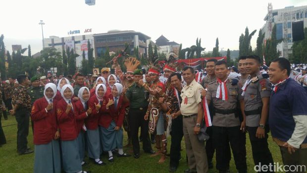 Apel dihadiri berbagai elemen masyarakat.
