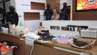 Bahan peledak yang dibuat di laboratorium Rio menurut Boy punya kekuatan daya ledak besar. Karena itu diselidiki juga aliran dana terkait kelompok teroris Majalengka.