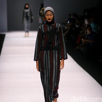 Koleksi Hannie Hananto mengangkat tema Wajik dan Garis di Jakarta Fashion Week 2017. Senayan City. Jakarta. [Foto: Mohammad Abduh/Wolipop]