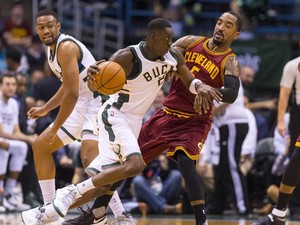 Cavaliers Tumbang di Markas Bucks