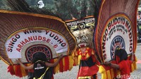 Beberapa budaya khas Indonesia seperti Reog juga ditampilkan dalam gelaran tersebut.