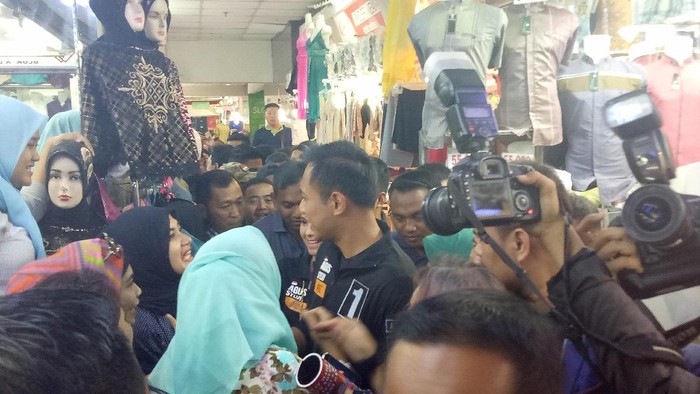 Hebohnya Pasar Tanah Abang Saat Didatangi Agus Yudhoyono