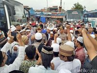 Massa Aksi 2 Desember Berangkat dari Surabaya, Polisi Periksa Bus Pengangkut