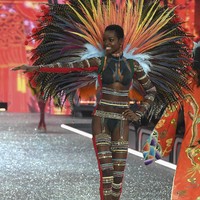 Koleksi Fashion Show Victorias Secret 2016. [Photo by Pascal Le Segretain/Getty Images for Victorias Secret]